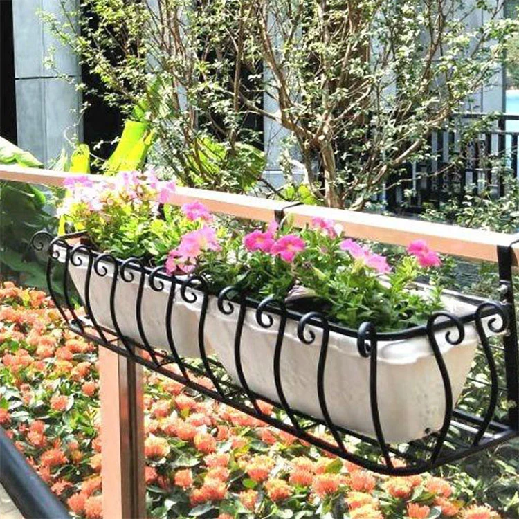 Balkónový stojan na kvetináče odolný voči poveternostným vplyvom Balkónový stojan na kvetináče odolný voči poveternostným vplyvom